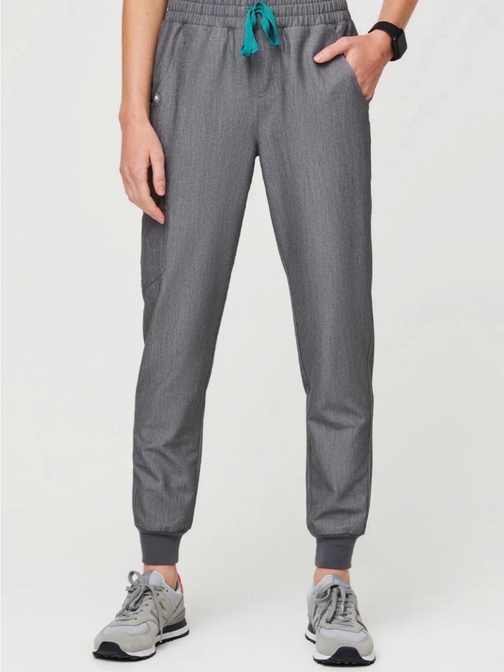 FIGS Women’s Heather Gray Scrub Top & Pants Set size Large - Picture 3 of 3